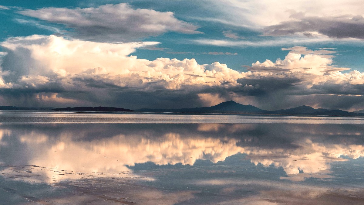 WHAT IS THE SALAR DE UYUNI FAMOUS FOR visual data 5