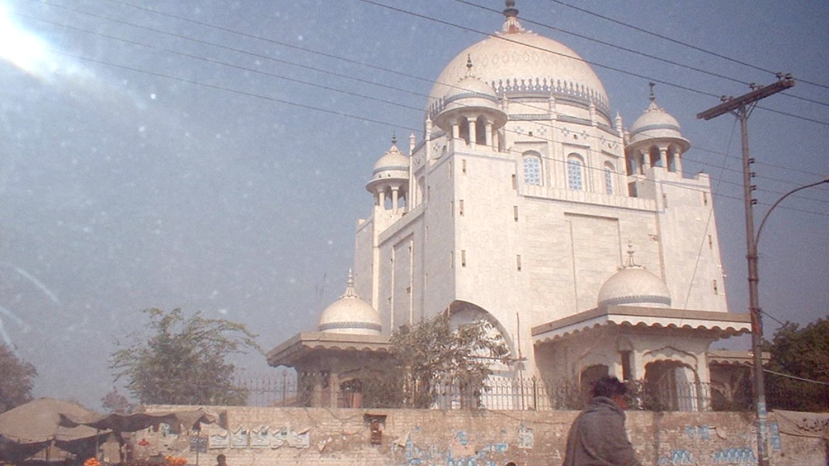 Famous Landmarks in Multan. Attractions, Monuments, Sightseeing